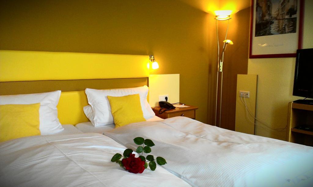 Hotel Zur Post Schonberg  Phòng bức ảnh